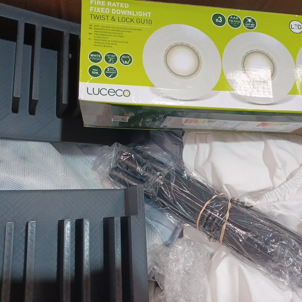 BOX OF APPROXIMATELY 20 ASSORTED HOUSEHOLD ITEMS TO INCLUDE BRABANTIA BIN BAGS, ALUMINIUM FOIL, GOLD POLISHING CLOTH, ETC