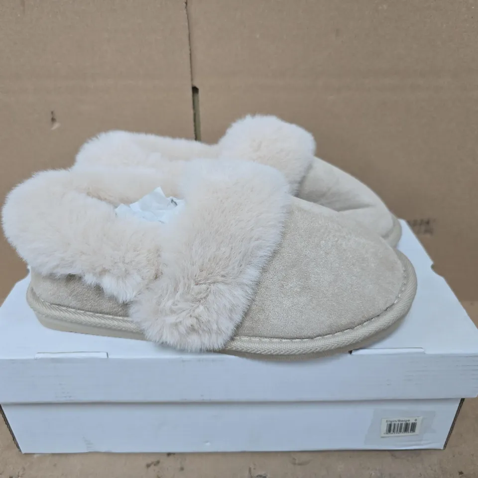 BOXED PAIR OF JO & JOE FLUFFY SLIPPER IN BEIGE - SIZE 6