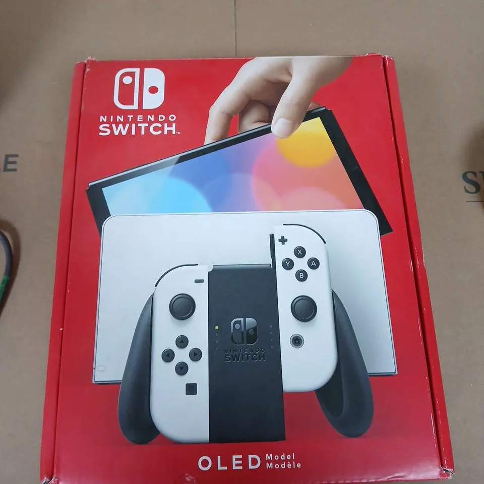 BOXED NINTENDO SWITCH OLED HANDHELD GAMES CONSOLE - WHITE RRP £399.99