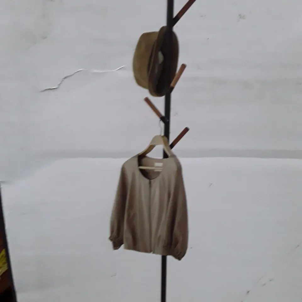 BOXED COAT HANGER