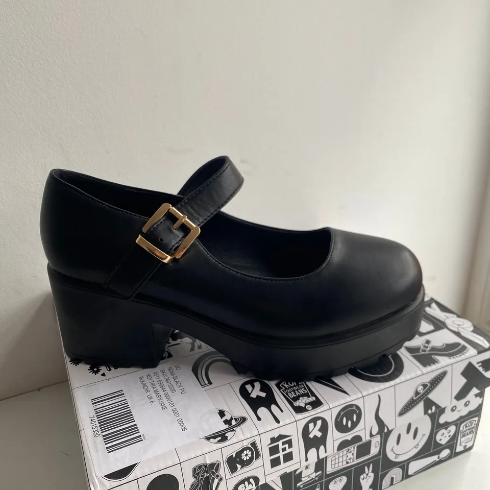 BOXED PAIR OF KOI TIRA MARY JANE BLACK SHOES SIZE 6