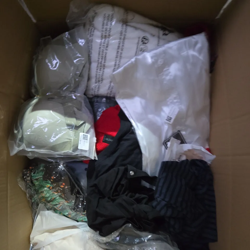 LARGE BOX OF ASSORTED CLOTHING ITEMS IN VARIOUS SIZES, STYLES AND COLOUR 