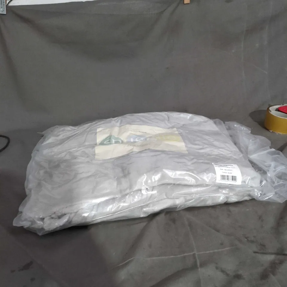 SNUGGIE MICROFLEECE THROW – SILVER, 180 X 250 CM