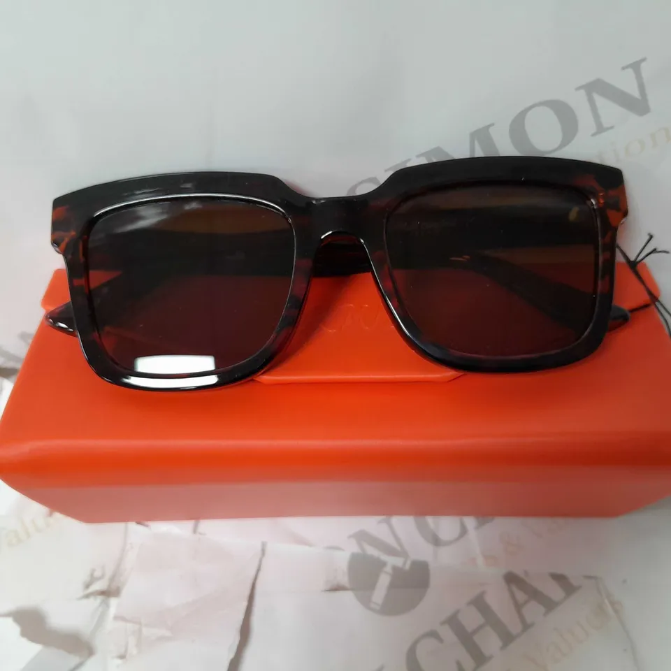 RWL SUNGLASSES WITH ORANGE CASE 