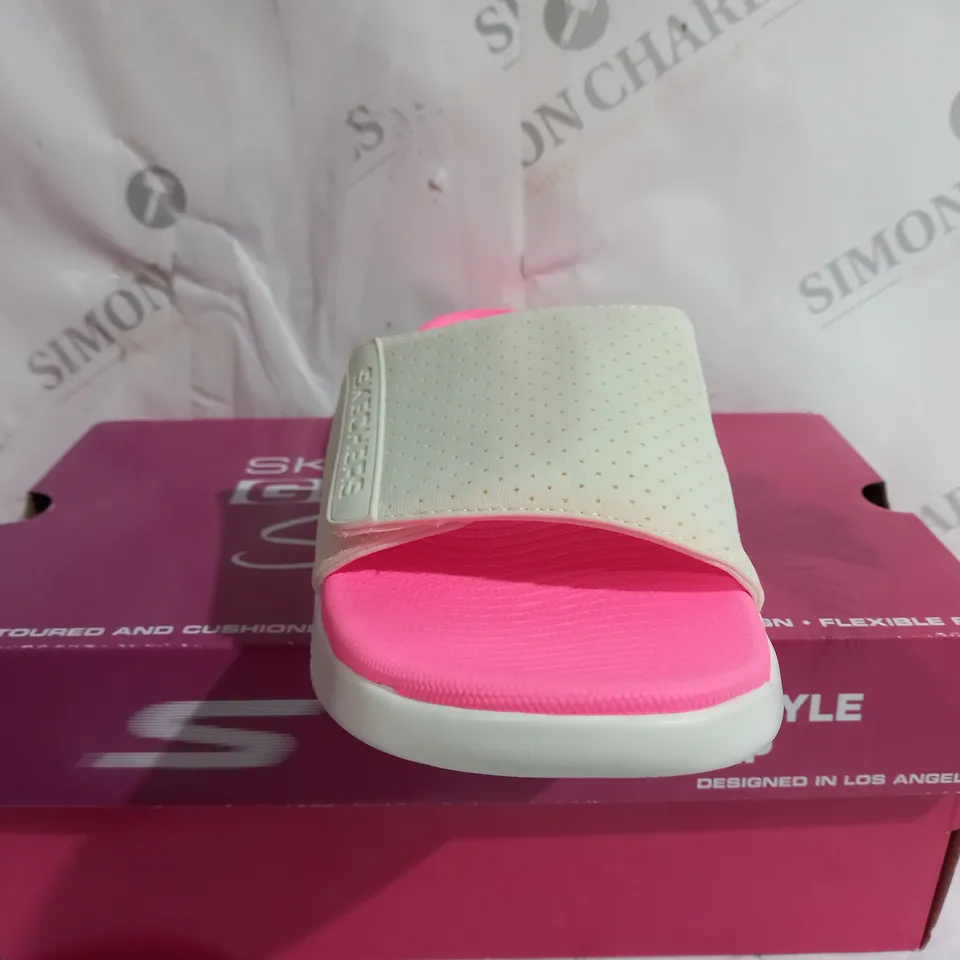 SKETCHERS GO WALK 600 PINK/WHITE SIZE 6