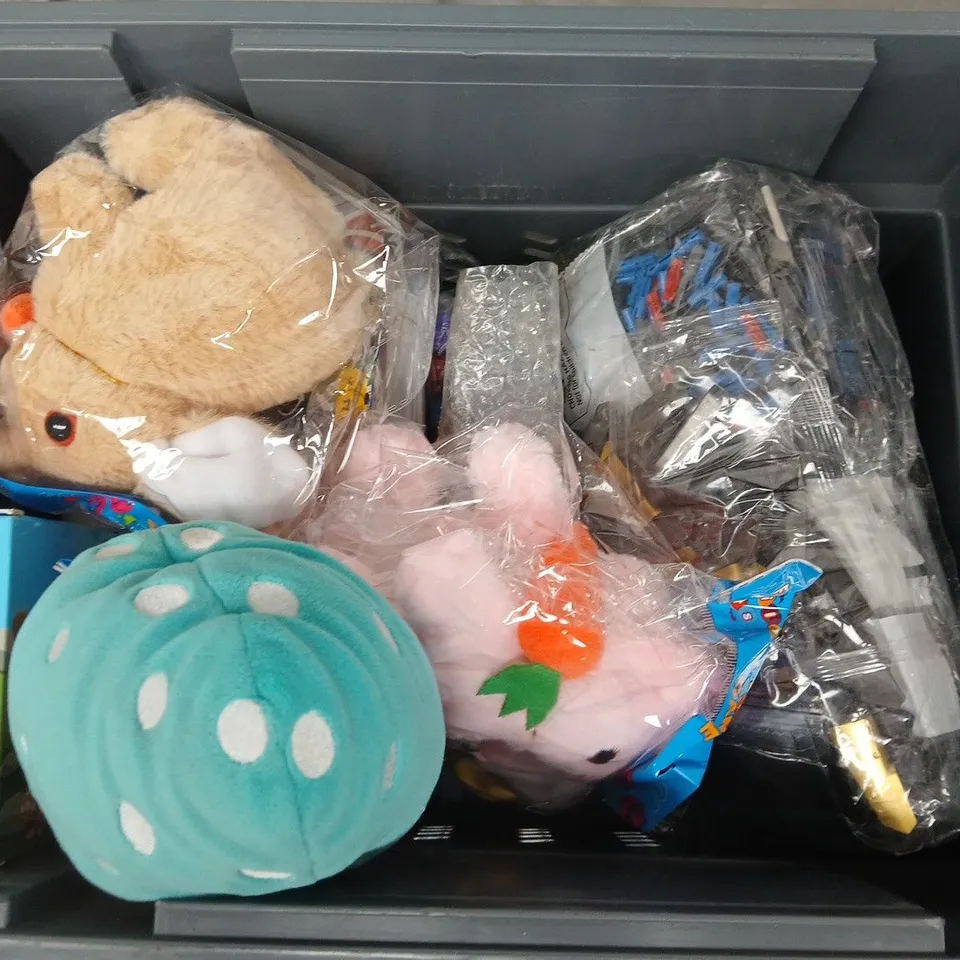 APPROXIMATELY 8 ASSORTED TOYS & GAMES TO INCLUDE LEGO, UNO FLIP, PLUSHES, ETC