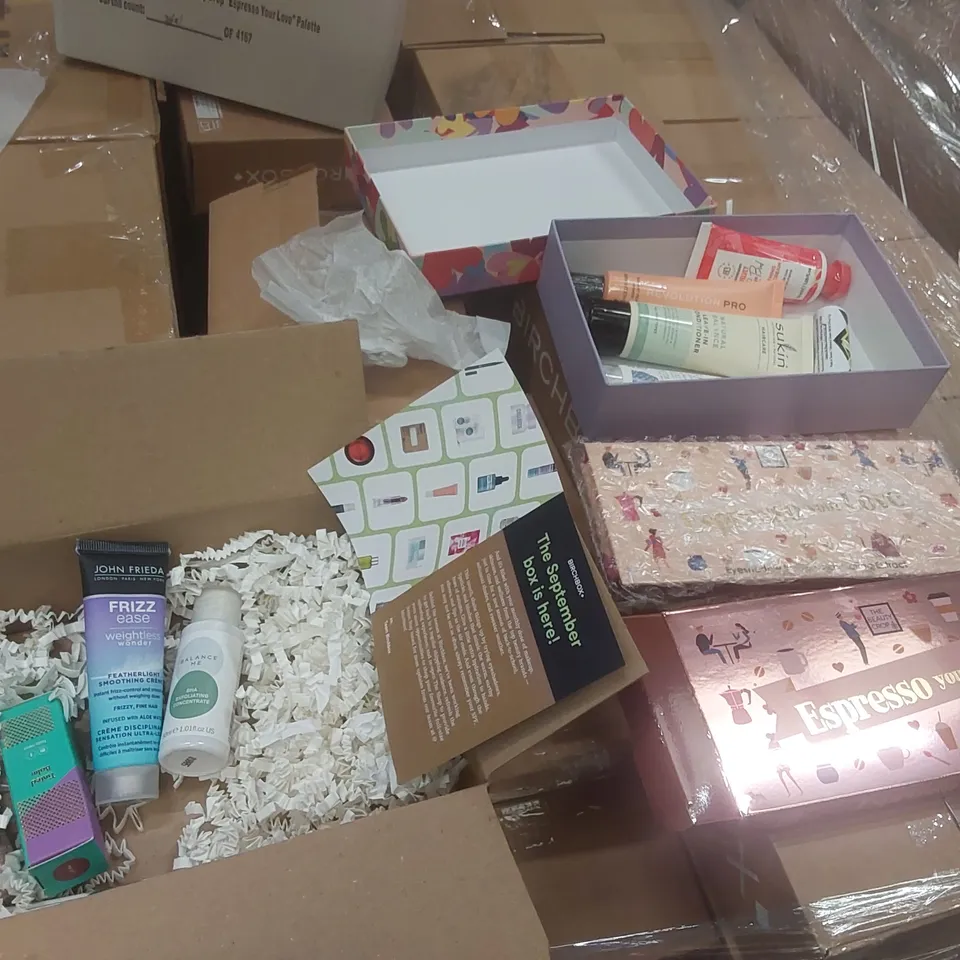 PALLET CONTAINING A VERY LARGE QUANTITY OF ASSORTED BIRCHBOX BEAUTY SETS ECT