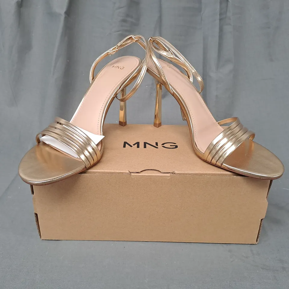 BOXED PAIR OF MNG OPEN TOE HIGH HEEL SANDALS IN METALLIC GOLD UK SIZE 6