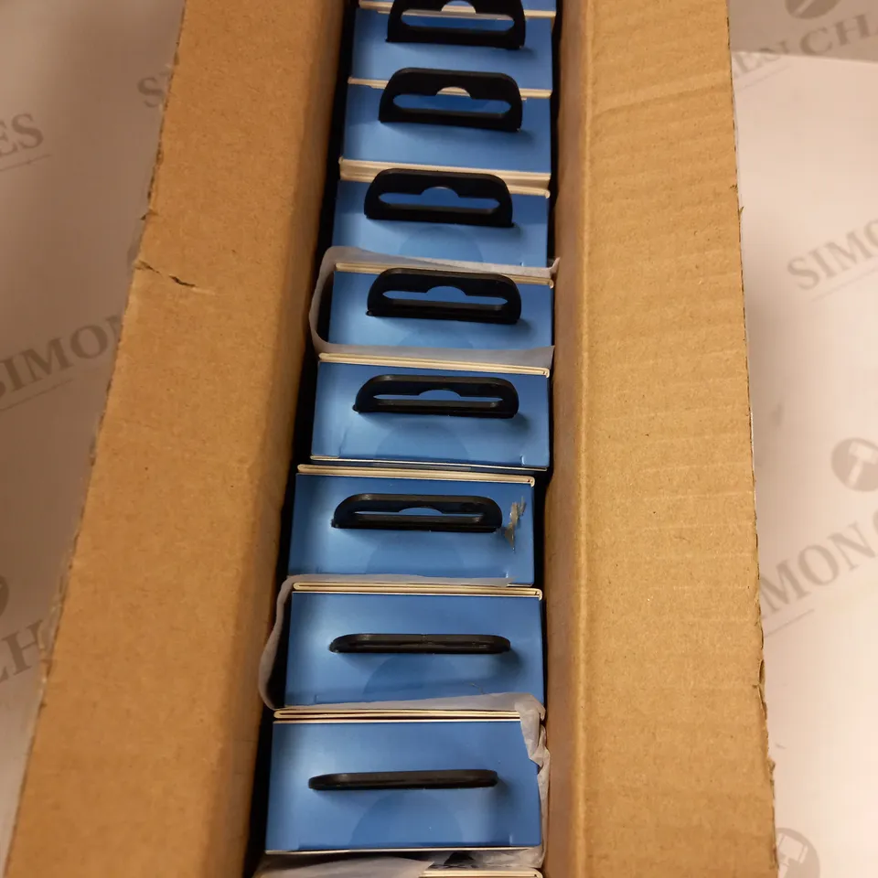 LOT OF APPROXIMATELY 10 MIXX CHARGEPORT 2 USB CAR CHARGERS 