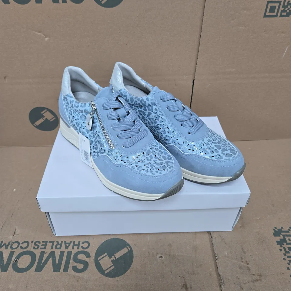 SHOES BY EMMA SHOREDITCH BLUE LEOPARD-PRINT TRAINERS – UK SIZE 5