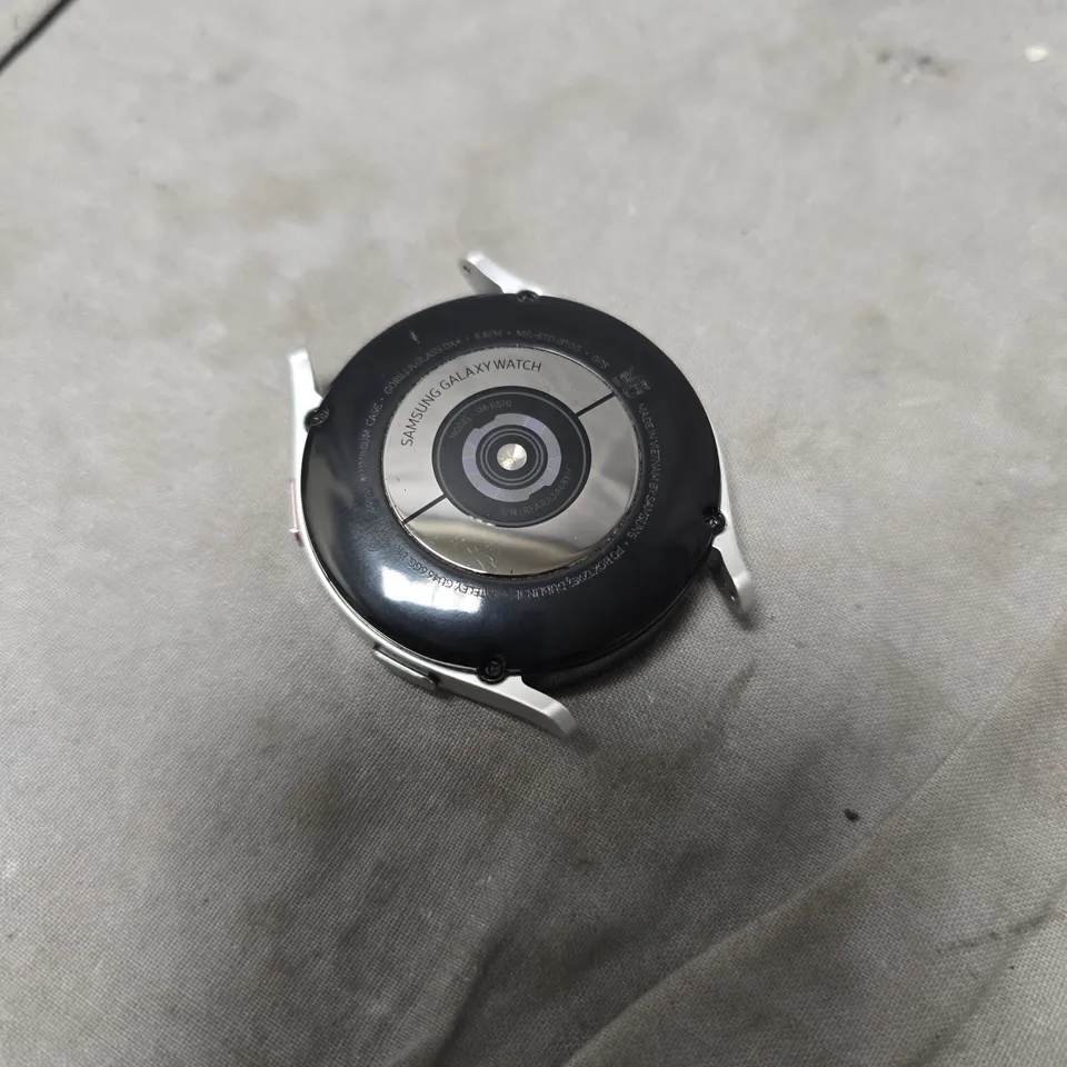 SAMSUNG GALAXY WATCH 4 (NO STRAP)