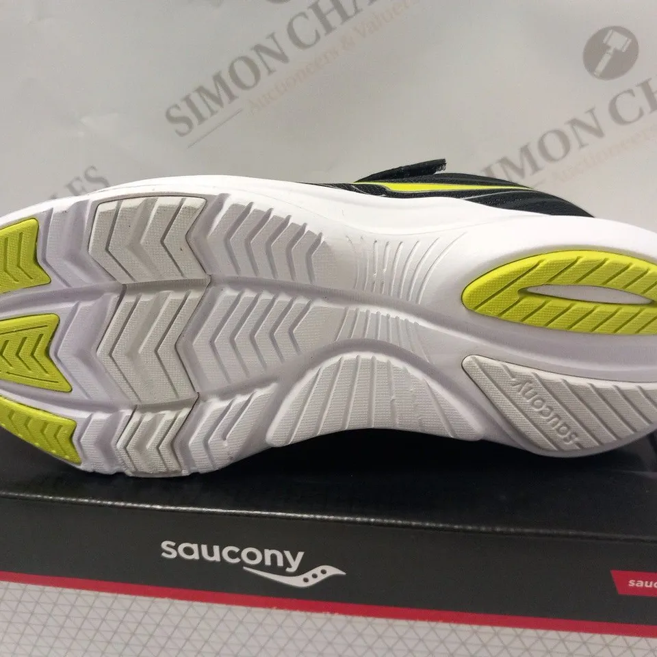 BOXED SAAUCONY KINVARA 13 A/C JUNIOR RUNNING SIZE 1M