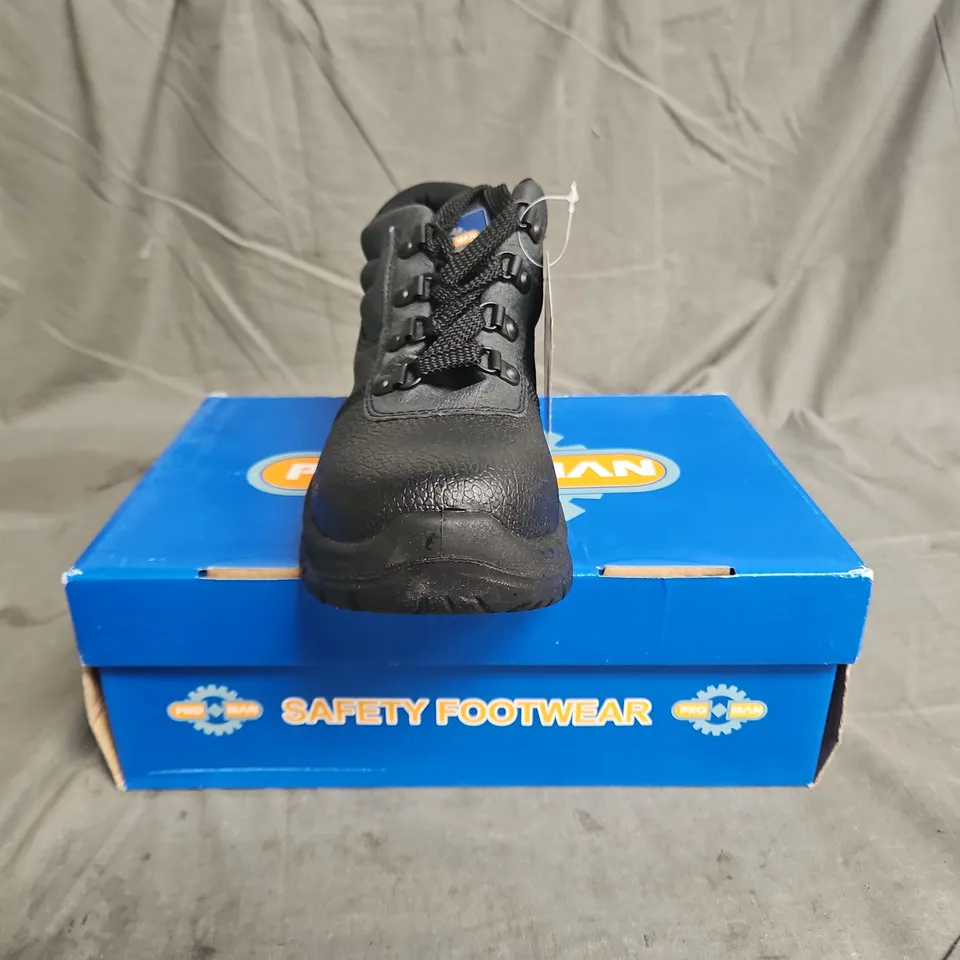 BOXED PAIR OF PROMAN CHUKKA BOOTS IN BLACK SIZE UK 3