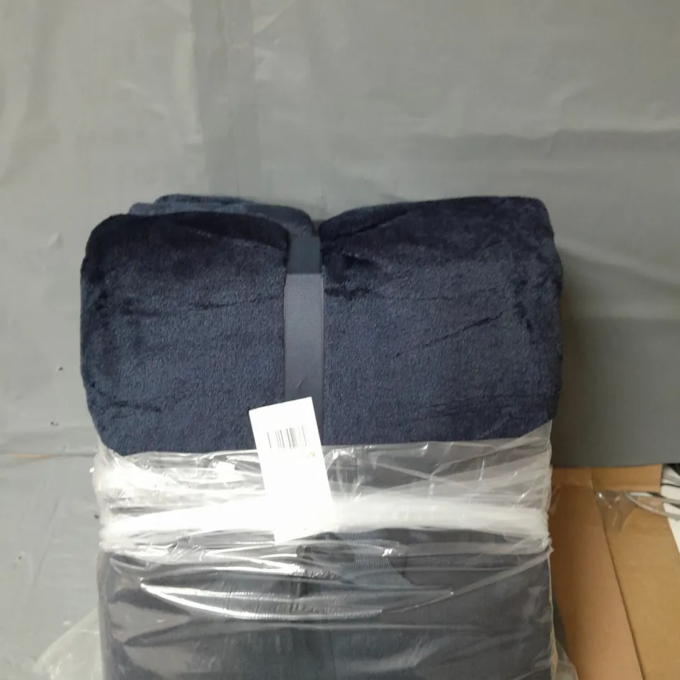 LOT OF 2 SOFT TOUCH BLANKETS  - NAVY - KING SIZE