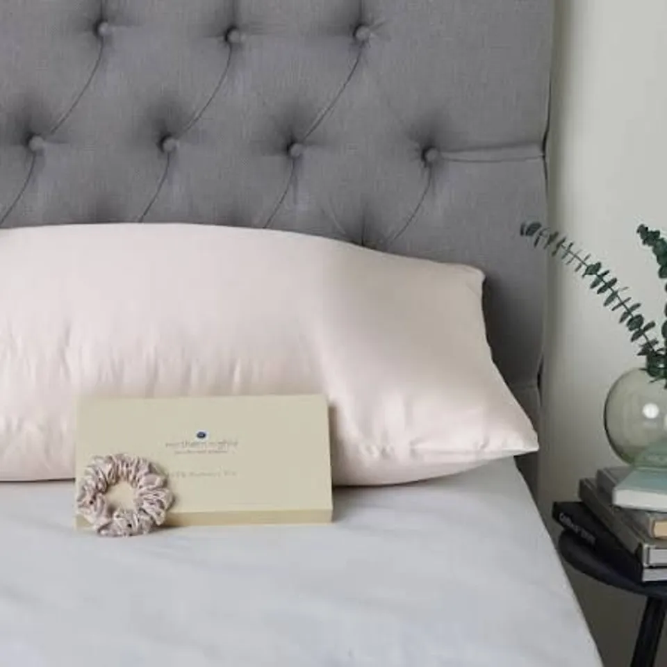 NORTHERN NIGHTS MULBERRY SILK PILLOWCASE AND SCHRUNCHIE