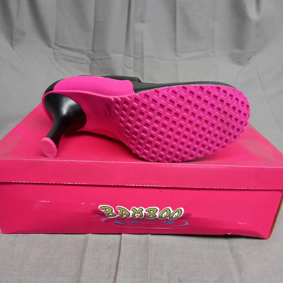 BOXED BAMBOO LEATHER BALLER HIGH HEEL SHOES IN PINK AND BLACK SIZE 8.5