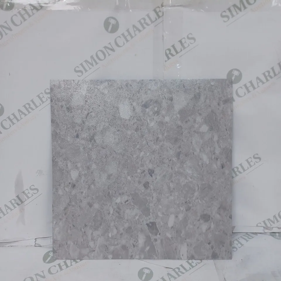 LOT TO CONTAIN APPROX. 50 X ASSORTED SQUARE FLOORING TILE-SHAPED PIECES 