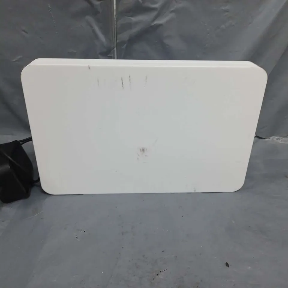 SKY BROADBAND HUB WITH POWER SUPPLY MODEL NUMBER SR213-02-UK-WHT