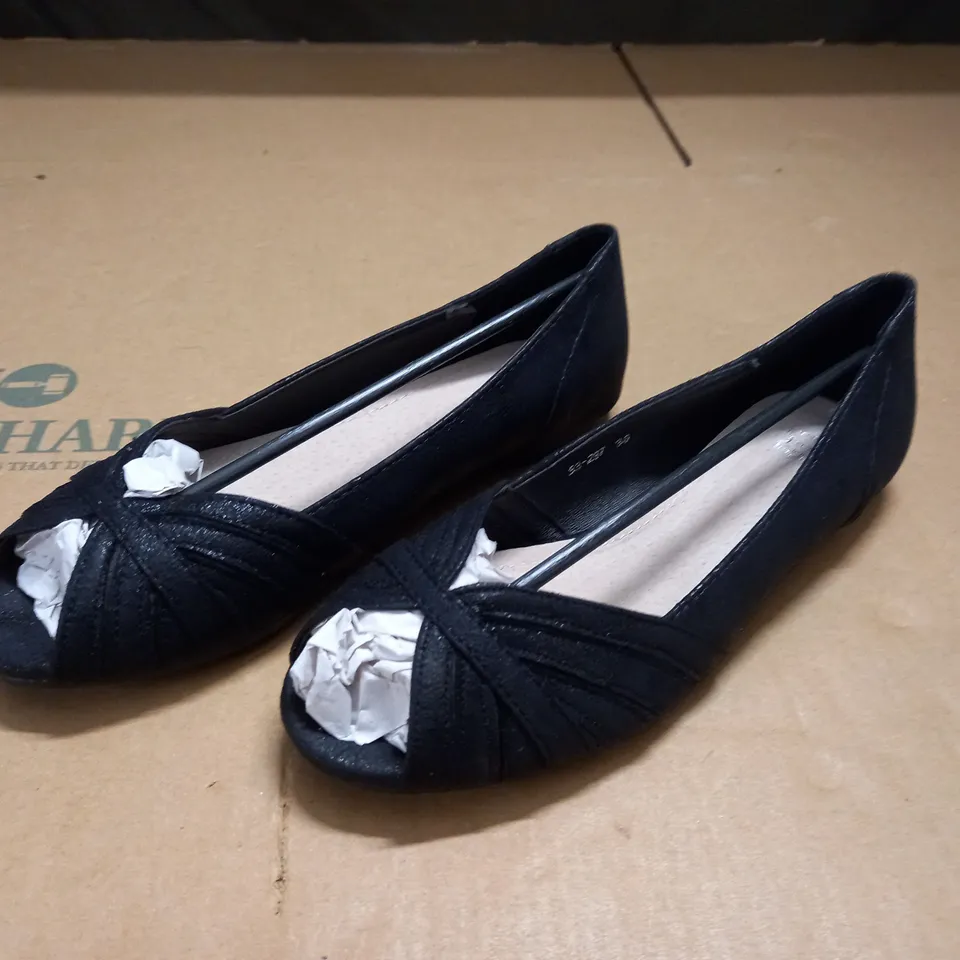 PAIR OF BLACK OPEN TOED SHOE - 36
