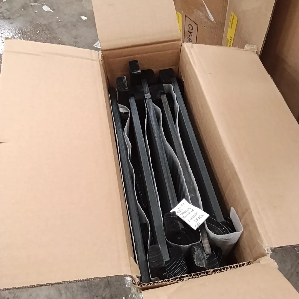 BOXED WOODEN PLANT HOLDER - BLACK (1 BOX)