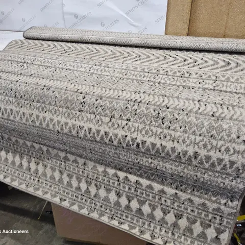 AMIRA GREY RUG 4' × 6'