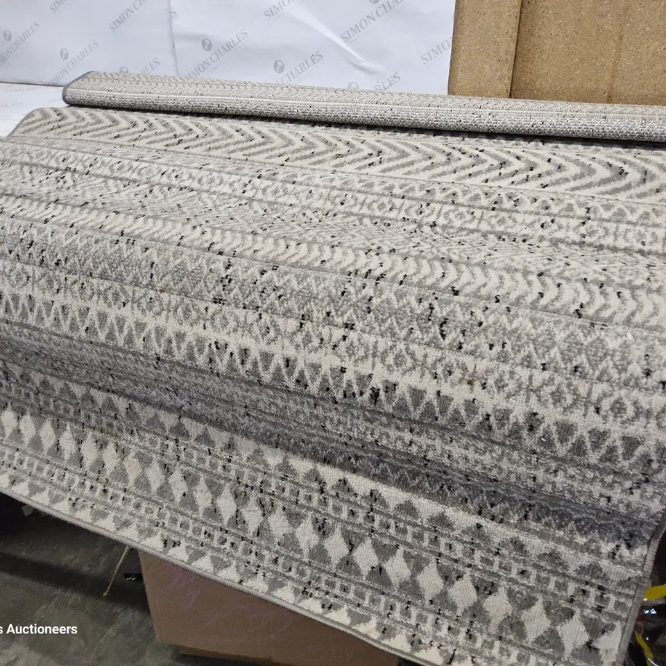 AMIRA GREY RUG 4' × 6'