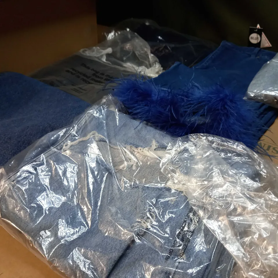 BOX OF APPROX 10 ASSORTED JEANS/DENIM ITEMS VARYING IN SIZE/COLOUR/STYLE