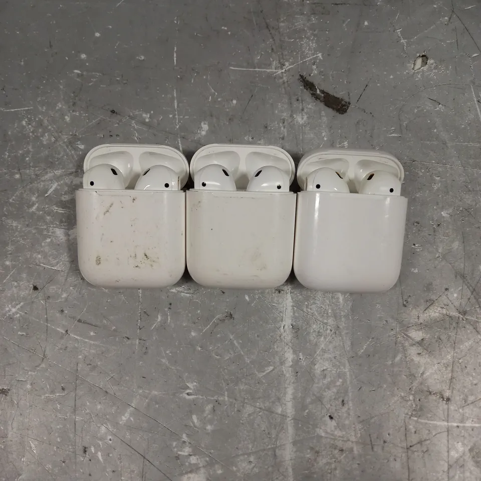 LOT OF 3 PAIRS OF APPLE AIRPODS IN WHITE