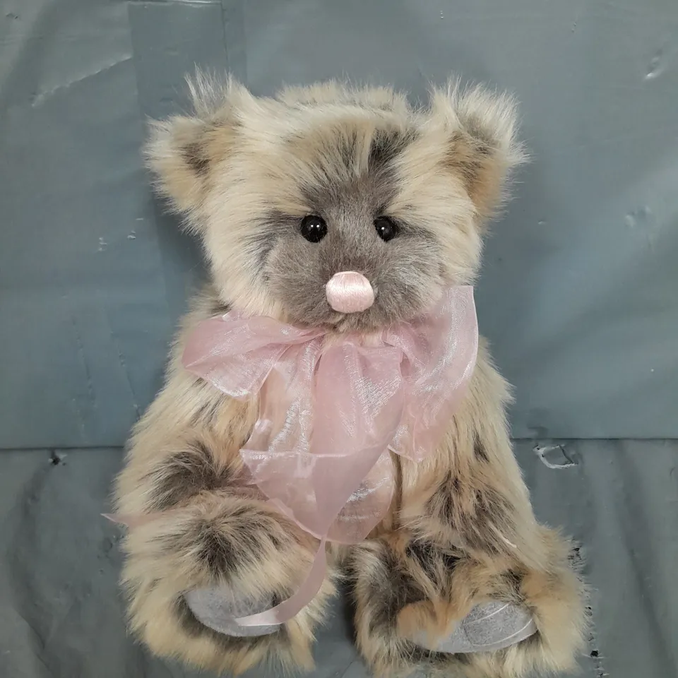 CHARLIE BEARS SATURDAY PLUSH JOINTED BEAR WITH ROSE PINK ORGANZA RIBBON BOW