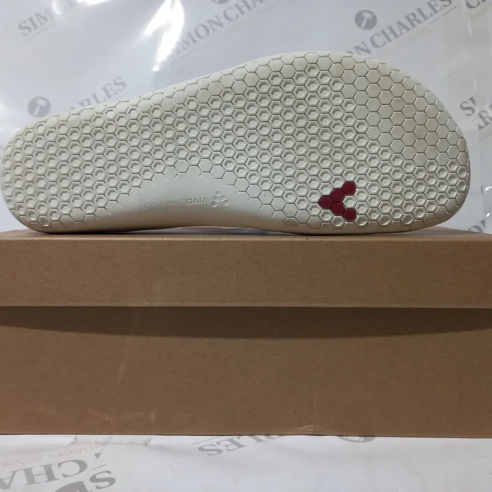 BOXED PAIR OF VIVO BAREFOOT PRIMUS LITE III M SHOES IN NAVY EU SIZE 44
