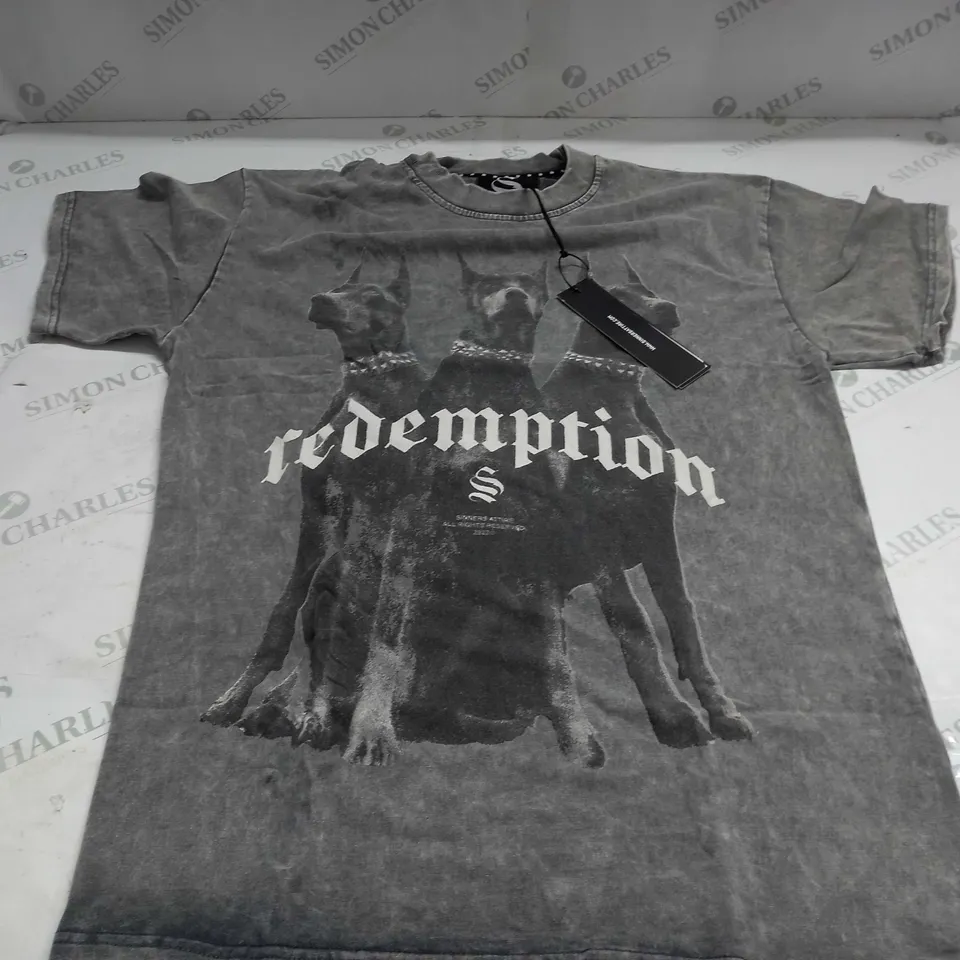 SINNERS ATTIRE DOBERMAN REDEMPTION OVERSIZED WASHED TEE IN ACID GREY - MEDIUM