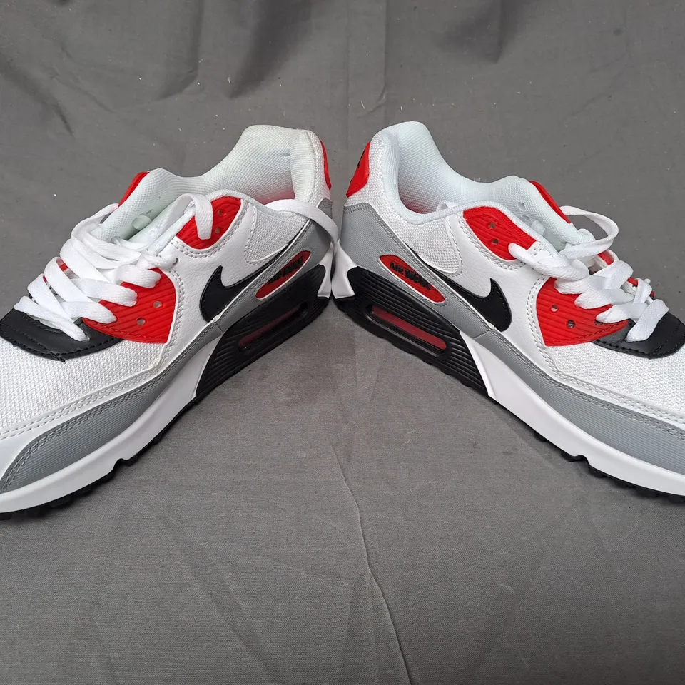 BOXED PAIR OF NIKE AIR MAX 90 SHOES IN WHITE/GREY/RED/BLACK UK SIZE 7