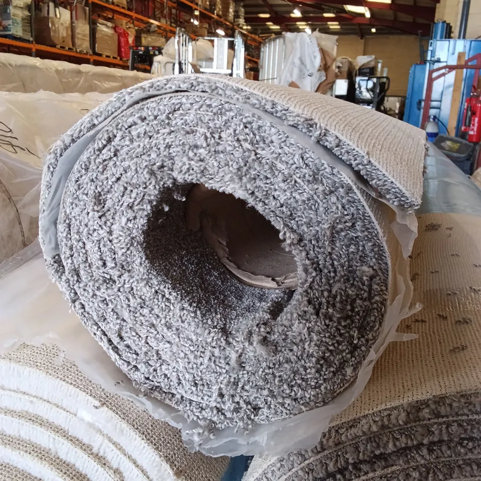 ROLL OF QUALITY PIONEER PRIDE CARPET // APPROX SIZE: 5.20 X 4.00M
