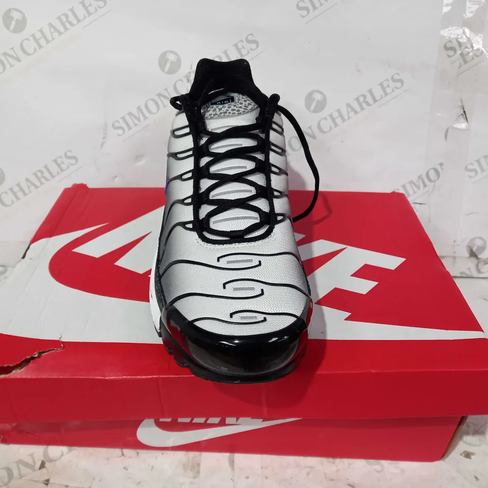 BOXED PAIR OF NIKE AIR MAX PLUS SHOES IN GREY/BLUE UK SIZE 11