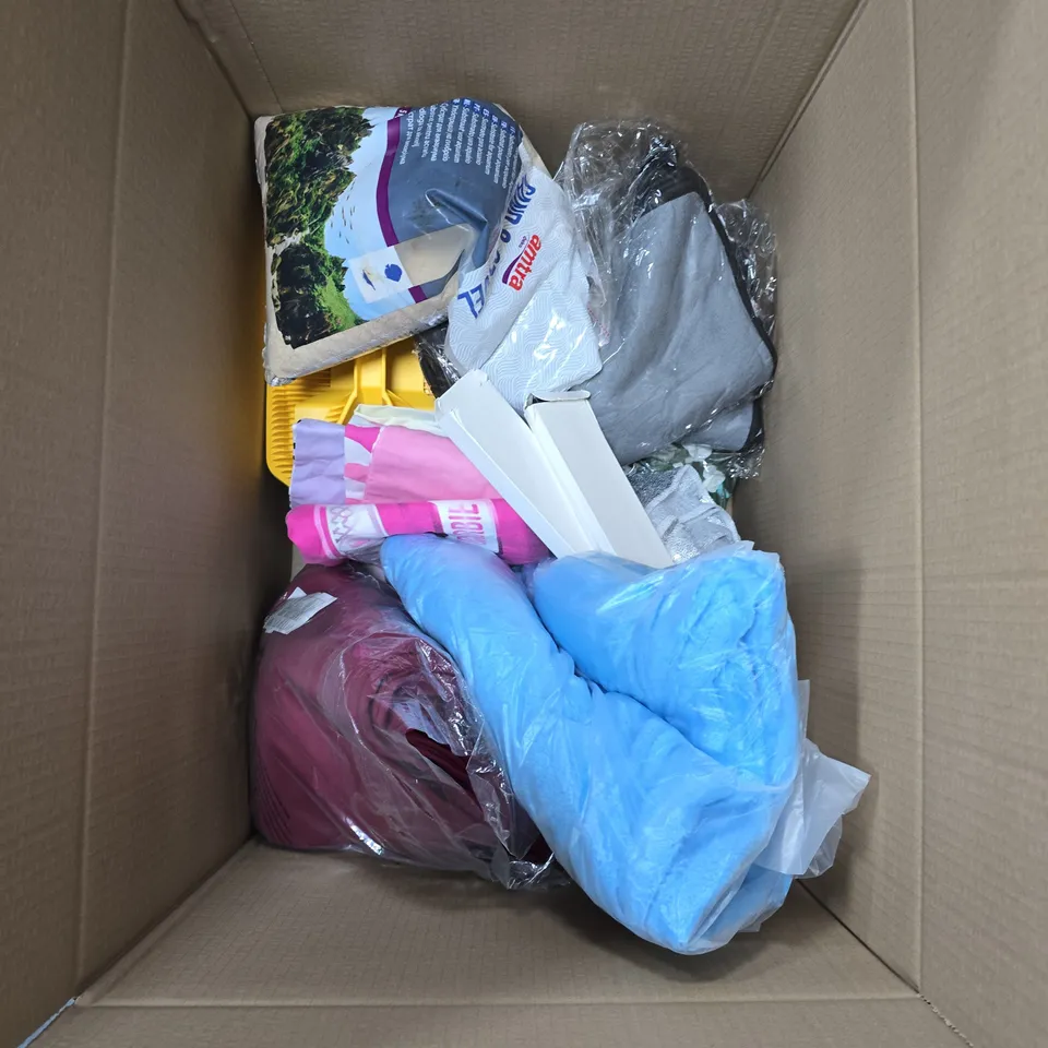 LARGE QUANTITY OF ASSORTED ITEMS TO INCLUDE PILLOW CASE, EXTENSION LEAD, DOG LEAD, DUALIT ECOPRESS, SMOL REFILL PACK, ETC - COLLECTION ONLY