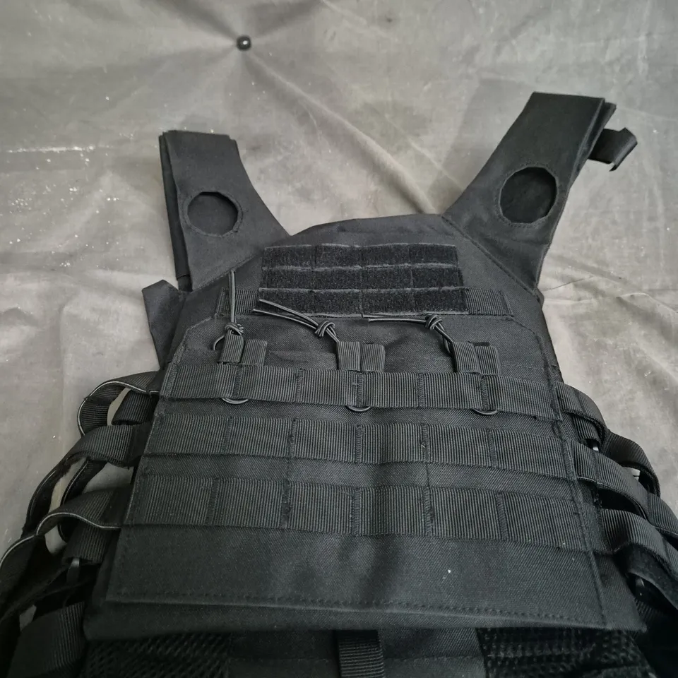 UNBRANDED BLACK TACTICAL VEST / PLATE CARRIER – ADJUSTABLE STRAPS, FRONT & SIDE - SMALL