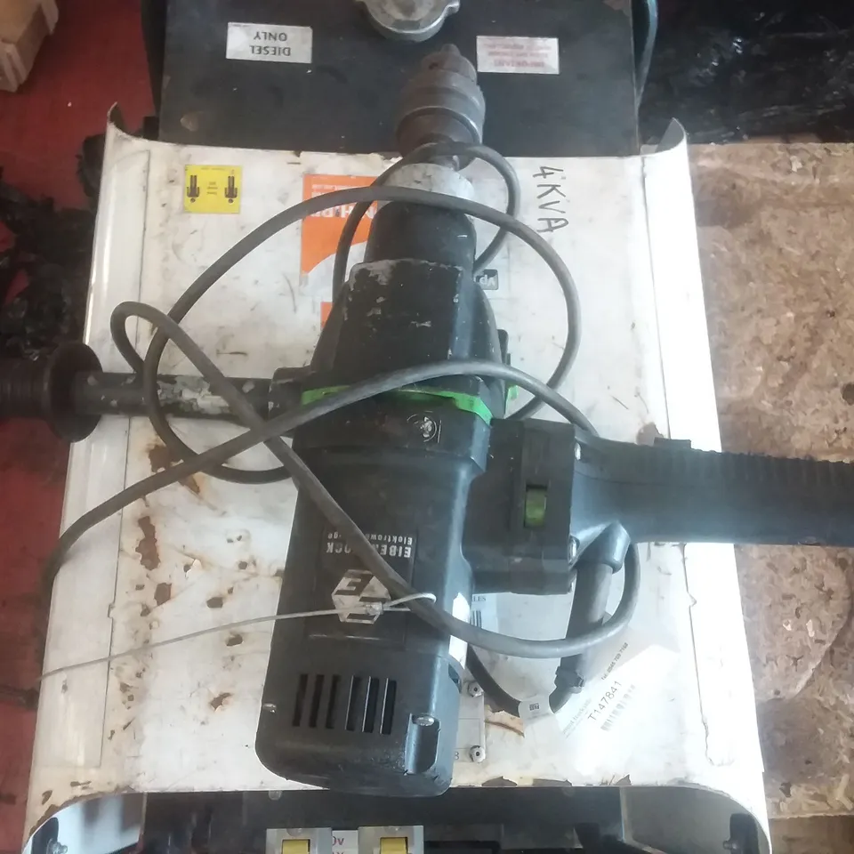 HEAVY DUTY AUGER DRILL C/W CHUCK