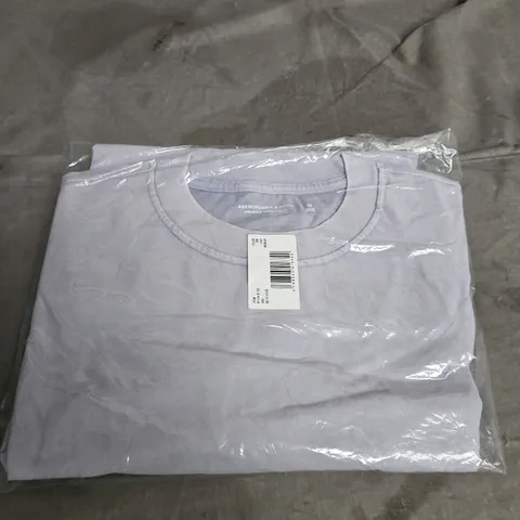ABERCROMBIE & FITCH PREMIUM ESSENTIALS LAVENDER T-SHIRT β SIZE MEDIUM