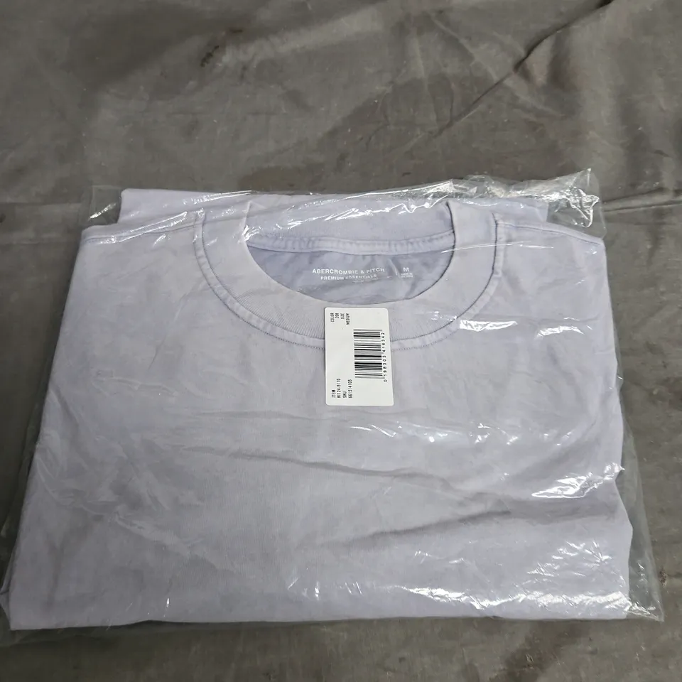 ABERCROMBIE & FITCH PREMIUM ESSENTIALS LAVENDER T-SHIRT – SIZE MEDIUM 