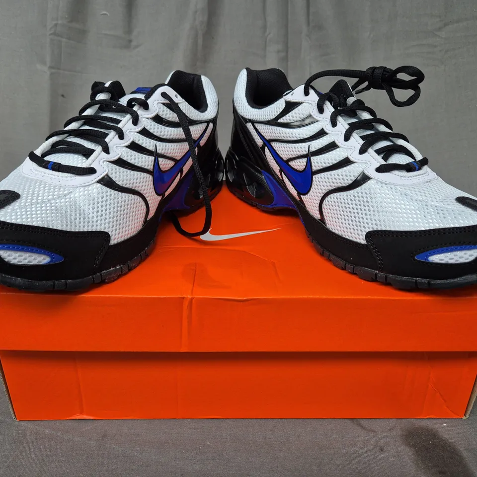 BOXED PAIR OF NIKE AIR MAX TORCH 4 SHOES IN WHITE/BLACK/BLUE UK SIZE 10