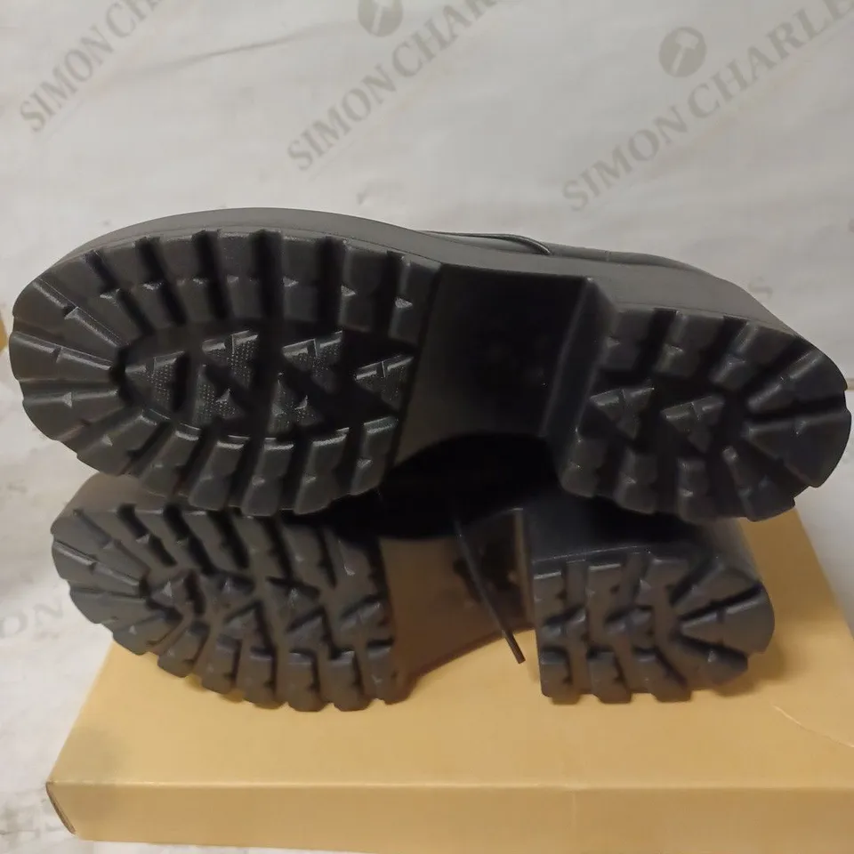 KOI ASTRO SILVER STAR & MOON CHUNKY BLACK PU/SILVER BOOTS - SIZE 6