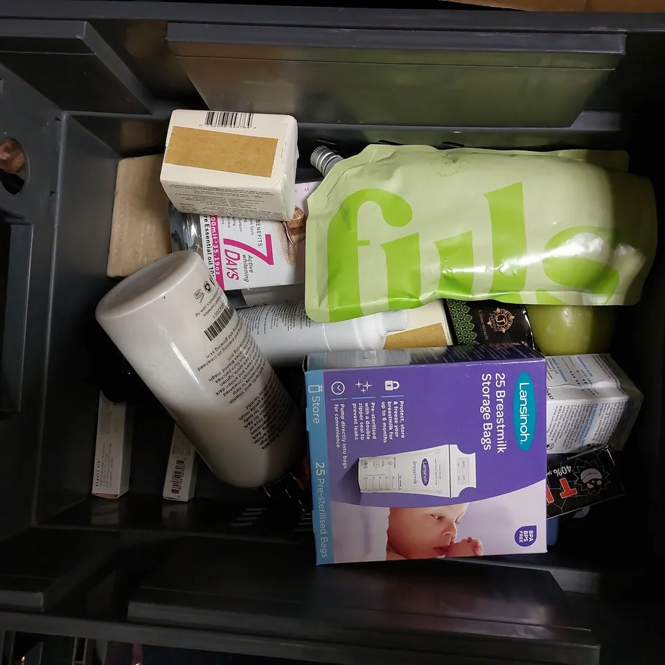 BOX OF APPROX 10 COSMETIC ITEMS TO INCLUDE LANSINOH BREASTMILK STORAGE BAGS, ZIAJA INTIMATE CREAMY WASH, ZIAJA GOATS MILK SHOWER GEL