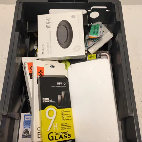 BOX CONTAINING A MIX OF APPROXIMATELY 20 ASSORTED ITEMS INCLUDING PHONE CASES, CHARGERS, SCREEN PROTECTORS ETC. 