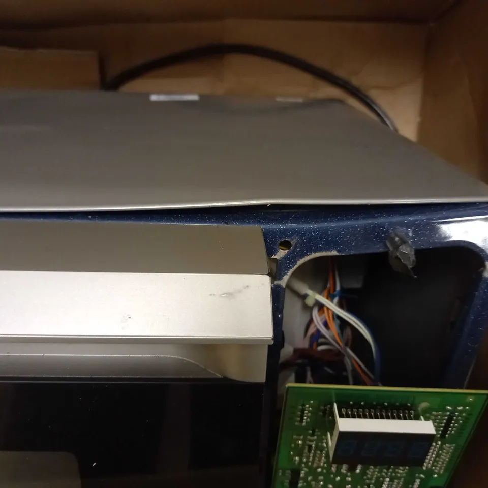 SAMSUNG SILVER MICROWAVE