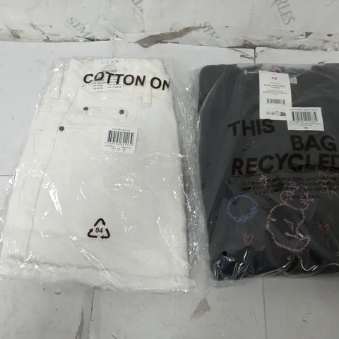 LARGE QUANTITY OF ASSORTED CLOTHING TO INCLUDE MINI SKIRT, FLEECE, ETC