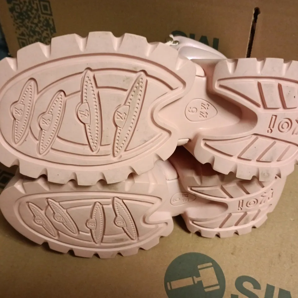 UNBOXED KOI PINK METALLIC CHUNKY-SOLE LACE-UP BOOT - 6