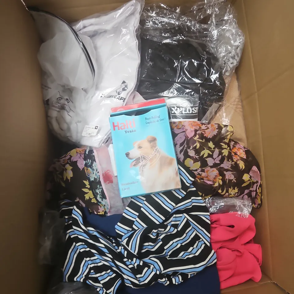 APPROXIMATELY 30 ASSORTED CLOTHING ITEMS IN VARIOUS SIZES, STYLES & COLOURS TO INCLUDE BRANDS SUCH AS XPOLOSIVE APE, DEBENHAMS, RIVER ISLAND, ETC - COLLECTION ONLY