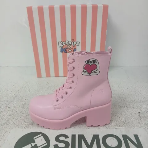 BOXED KETNIPZ X KOI LOVE URSELF KETNIPZ LACE UP BOOTS PINK SIZE 5