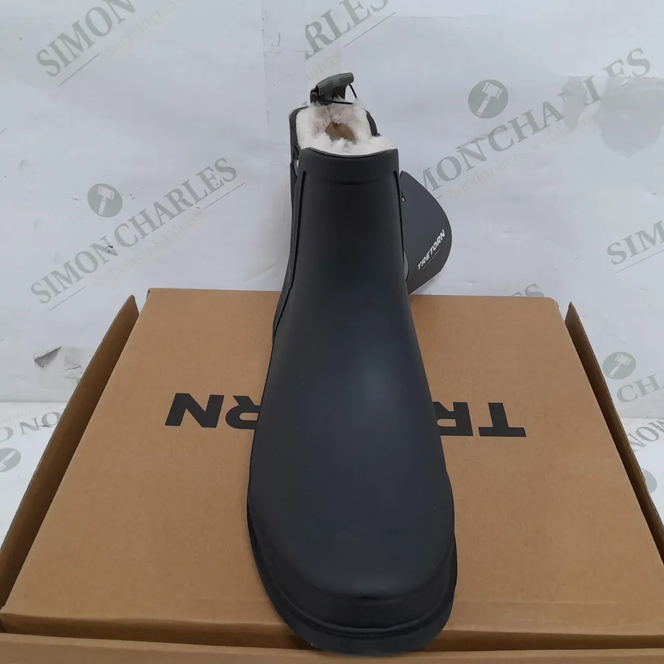 BOXED PAIR OF TRETORN EVA W RUBBER BOOTS IN BLACK - UK 6
