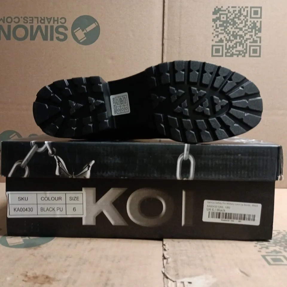 BOXED PAIR OF KOI SALVIUS SAFETY PIN MILITARY LACE UP BOOTS IN BLACK SIZE UK 6